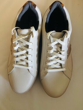 Vionic Women's Ivory White Leather Sneakers Wide width